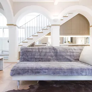 https://elegante-e-completamente-arredato-apt-in-duomo.it-lombardy.com